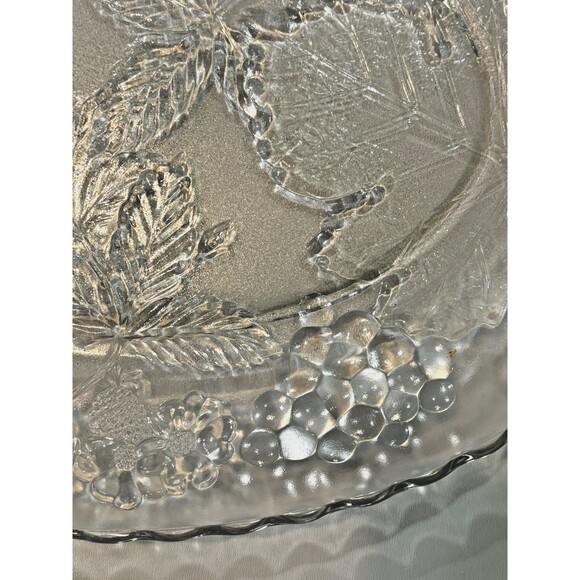 Vintage Oval Glass Serving Platter – Grape & Leaf Pattern – 18"x13.5" – Elegant - Picture 5 of 10